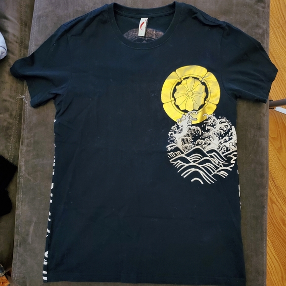 Koisea Golden Koi ✨️ painted shirt asian sz L fit like M - Picture 2 of 9